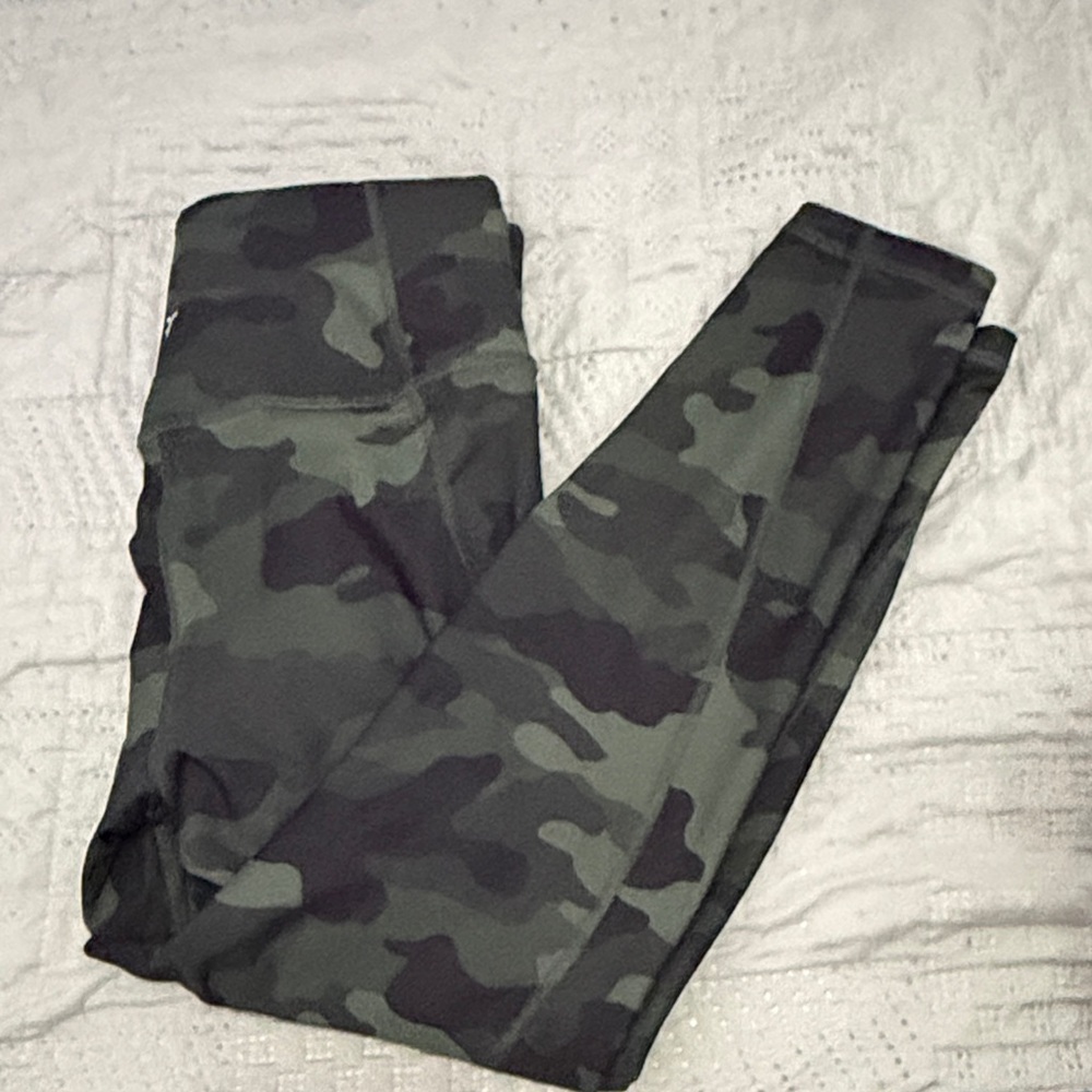Old Navy Green Camouflage Leggings